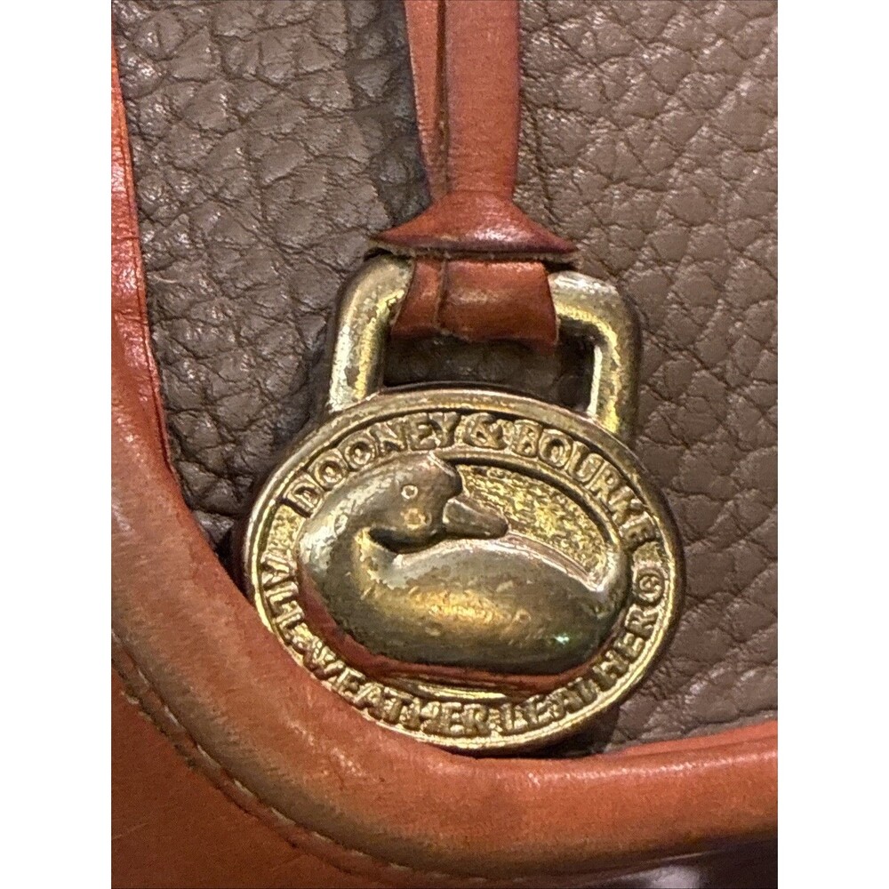 Vintage Dooney Bourke USA Pebbled Leather Crossbody Bag Purse All Weather Taupe - Picture 14 of 16
